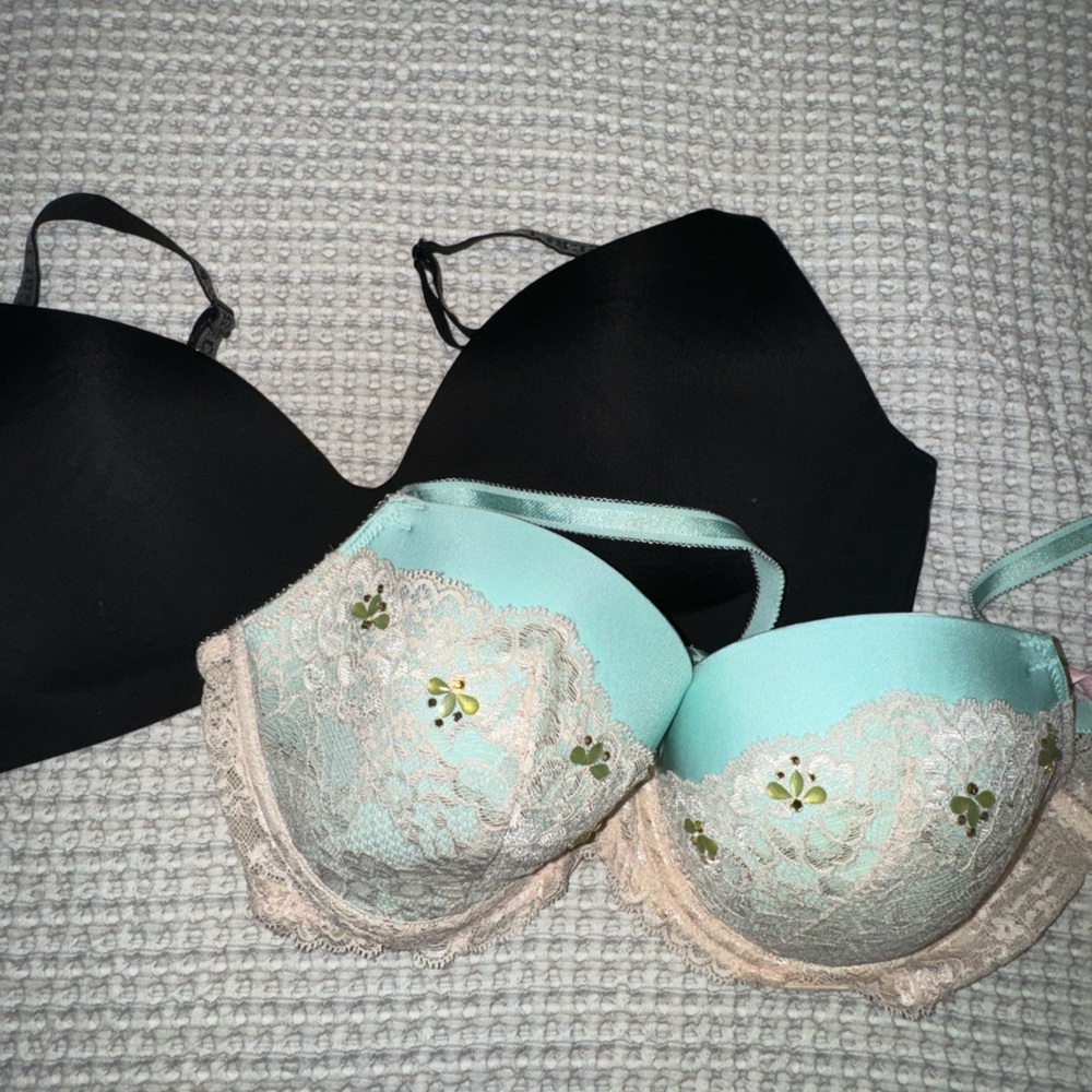 Victoria’s Secret bras (NEW)